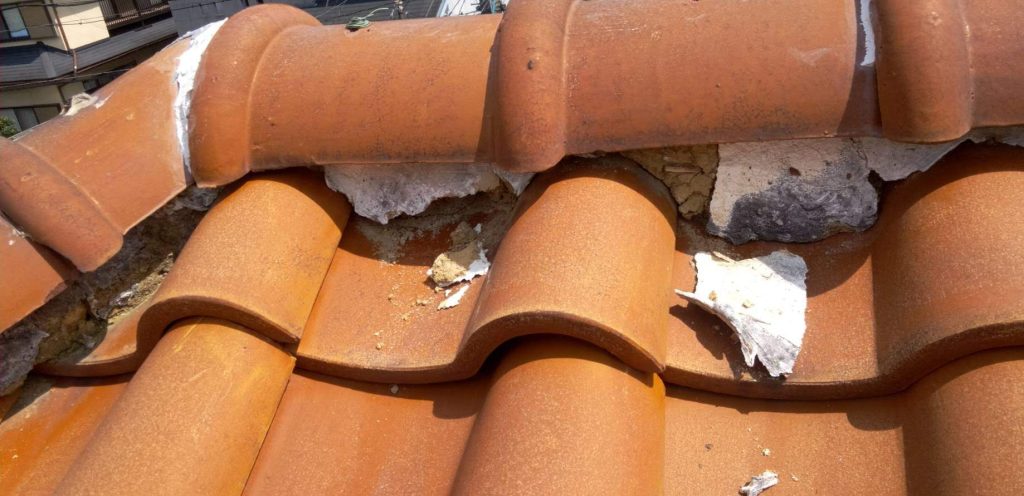 瓦屋根の漆喰剥がれによる劣化