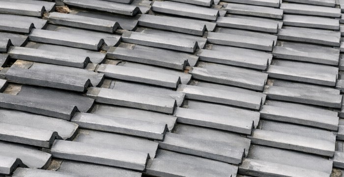 瓦屋根のズレによる劣化症状
