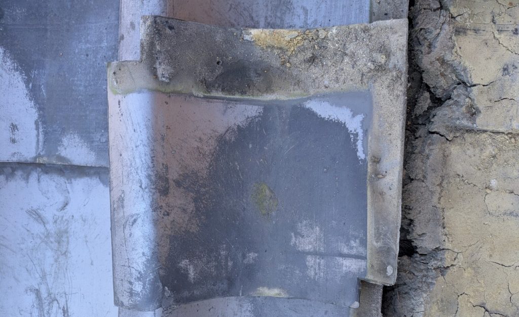 土葺き工法など古い瓦屋根の構造イメージ