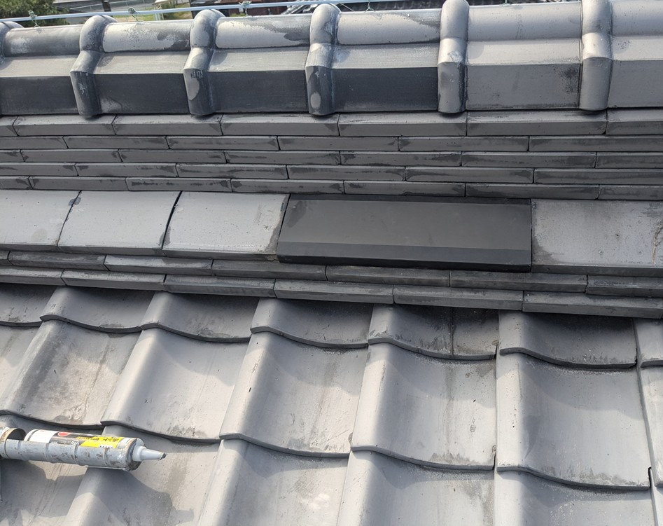 京都市伏見区の瓦屋根北側で凍て割れが見られた熨斗瓦に板金加工カバーを施工した後の状態２