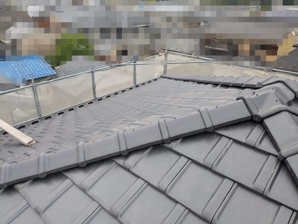 セキスイかわらUから平板瓦へ葺き替えた施工後の屋根全体２