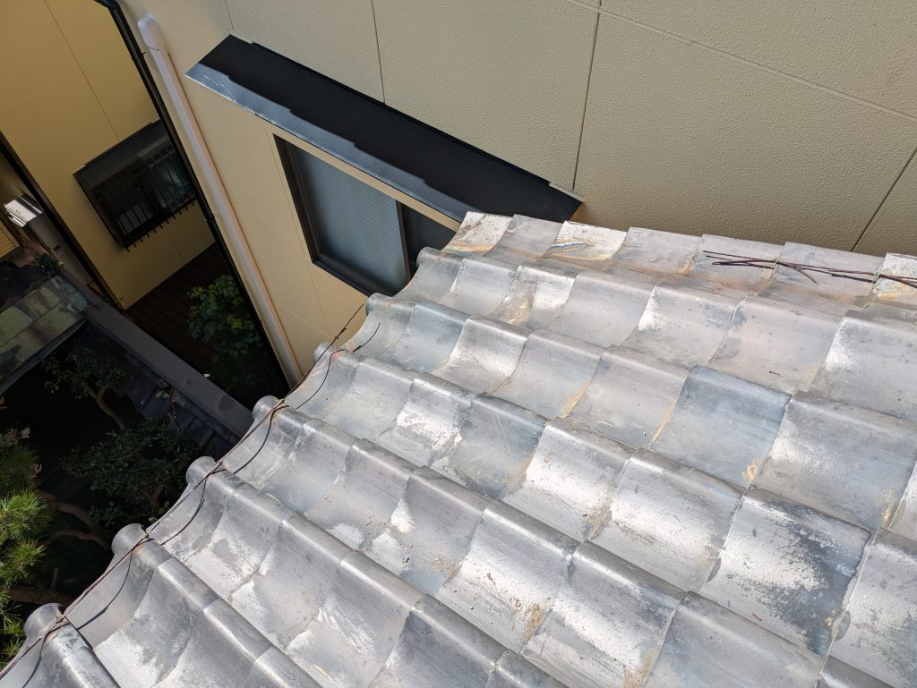 腐食した野地を撤去し新たに野地板を施工した軒先部分