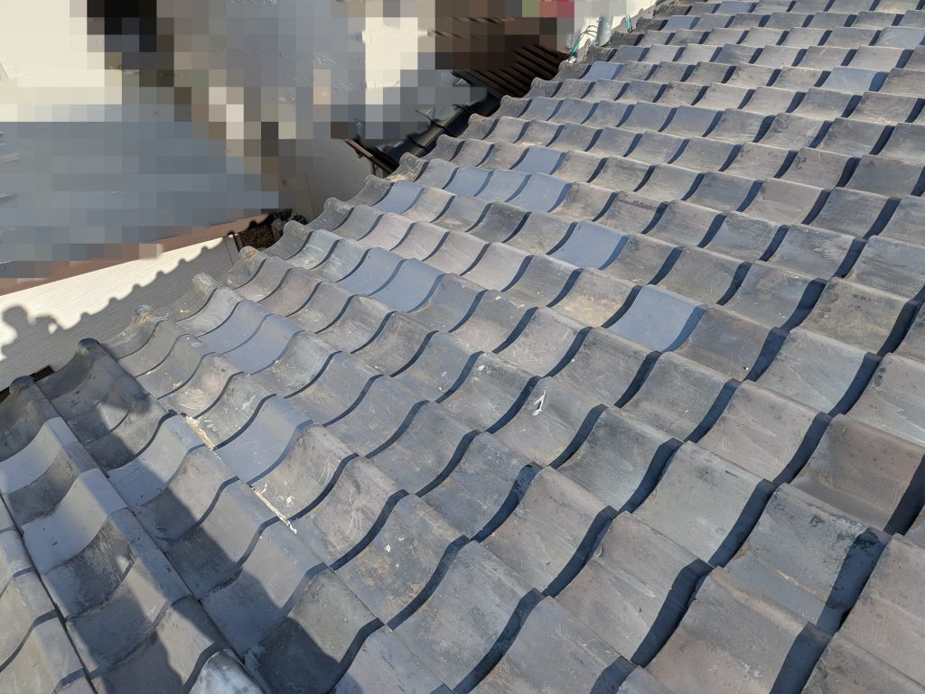 雨漏り修理後、ズレや浮きが解消された瓦屋根の状態
